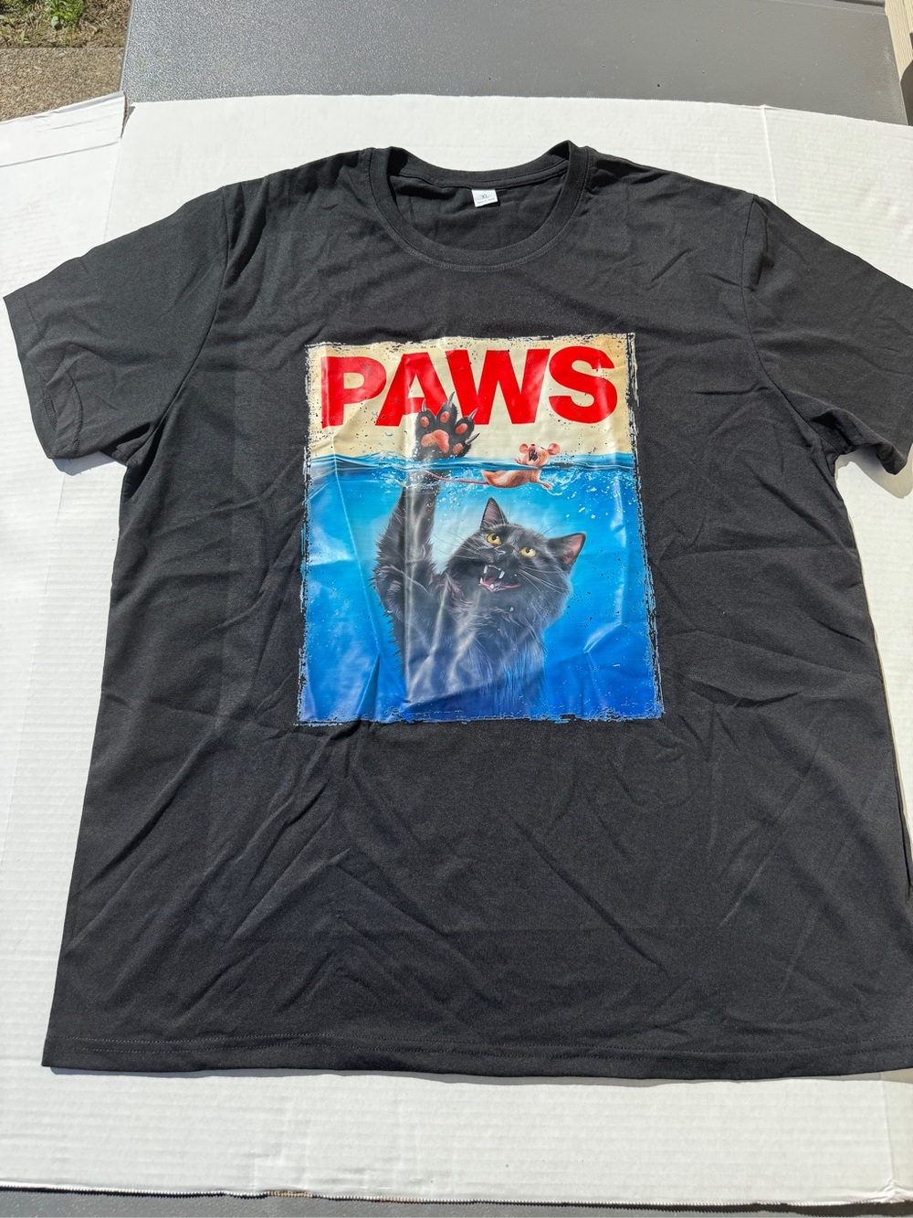 Paws graphic XL t-shirt. New w/flaws